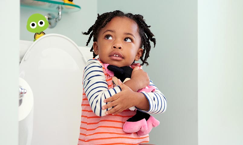 Mamá aprende a ir al baño por personalidad para su pequeña tortuga